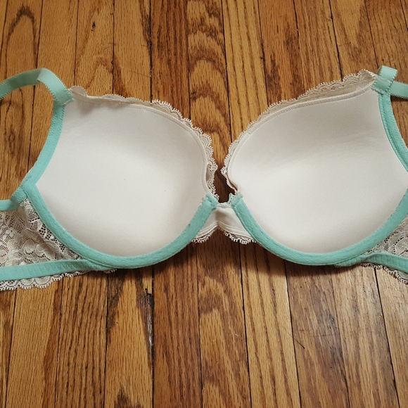 Victoria's Secret white lace turquoise bra 32DD - Picture 2 of 3